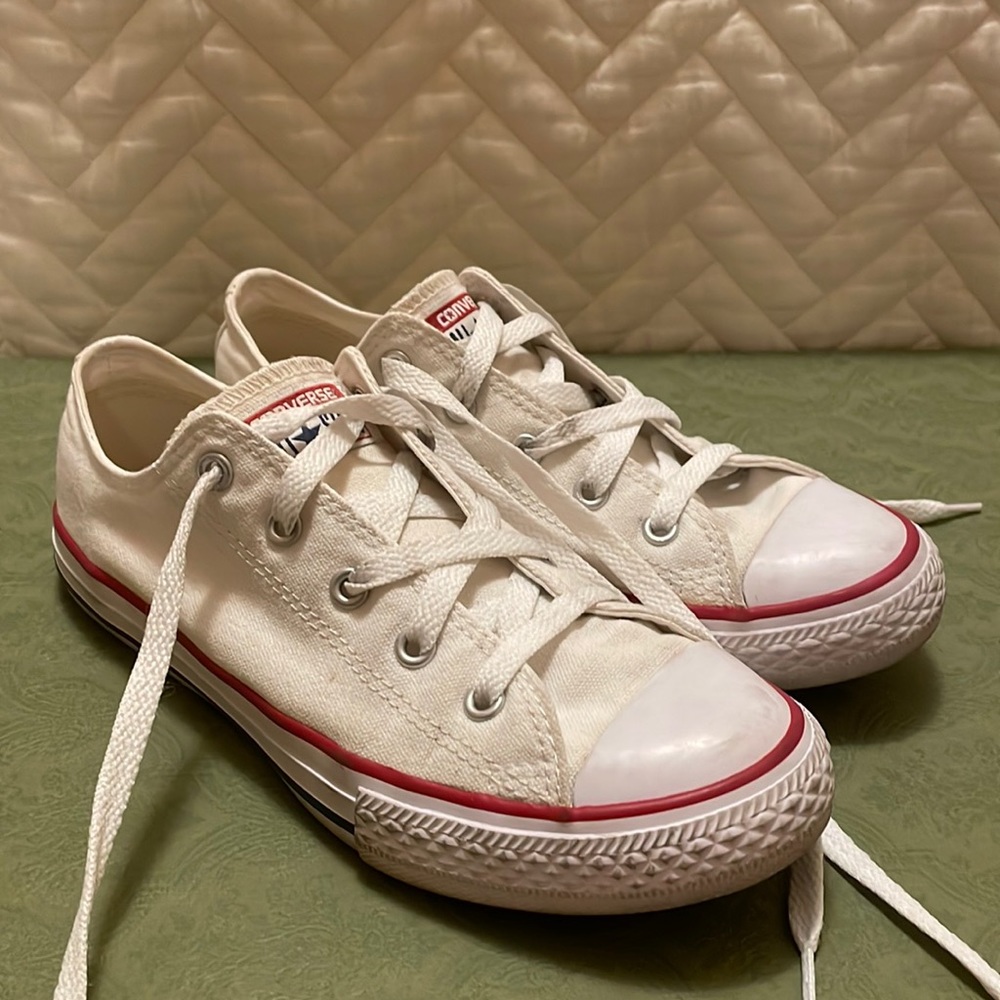 Girls white converse size 3